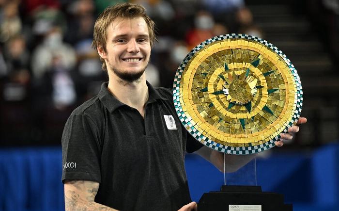 了巨大压力 了巨大压力