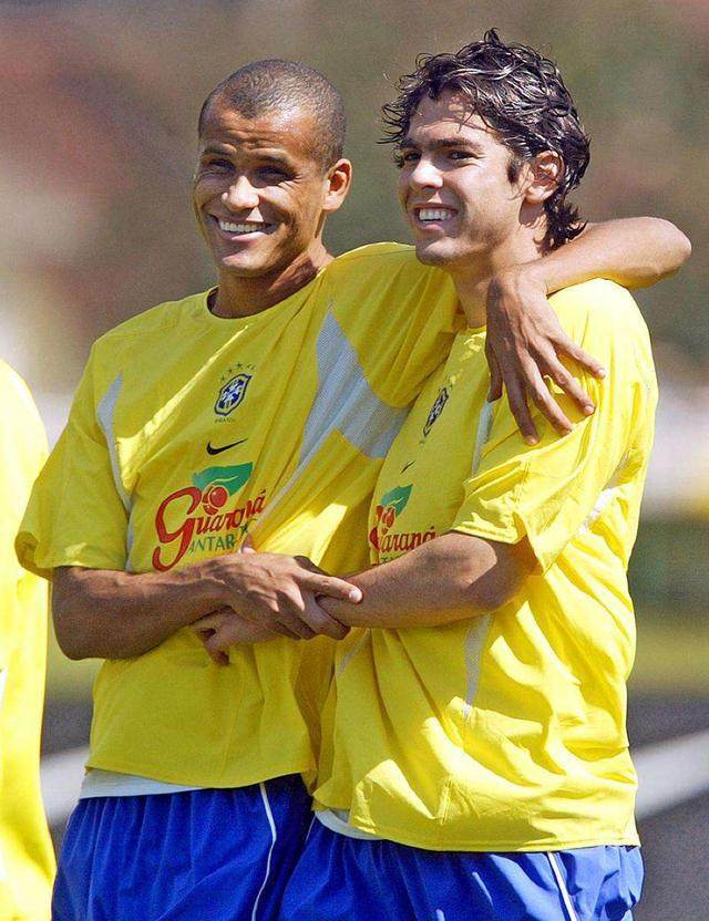 梅西在右侧 梅西在右侧